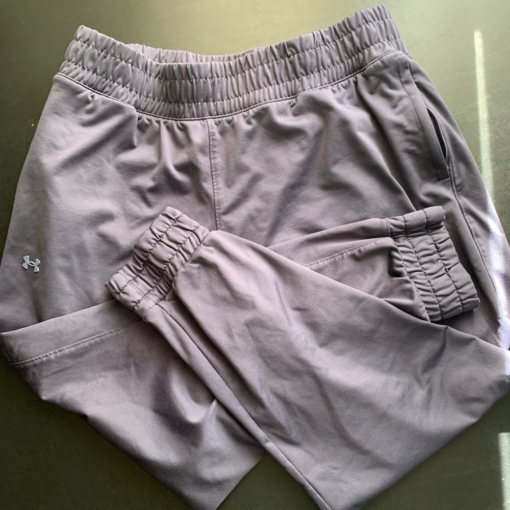 Women’s blue under armour loose fitting bottoms. Size large